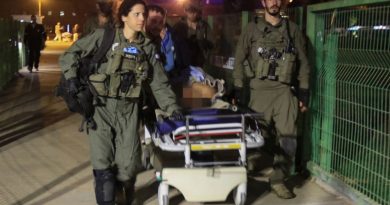 בפיגוע דקירה של אסירי חמאס בכלא קציעות: שני אנשי שב"ס פצועים, אחד קשה. 11 אסירים פלסטינים פצועים, 3 מהם קשה