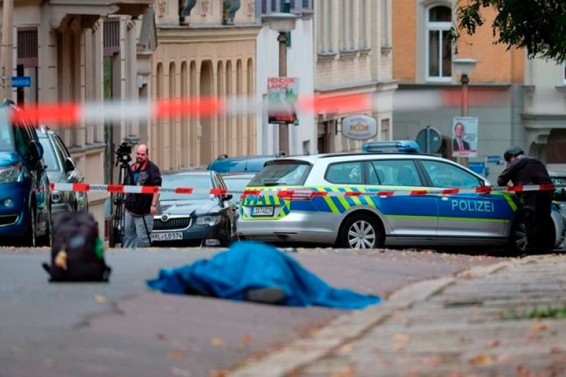 Gunmen kill two people outside German synagogue after failing to break in