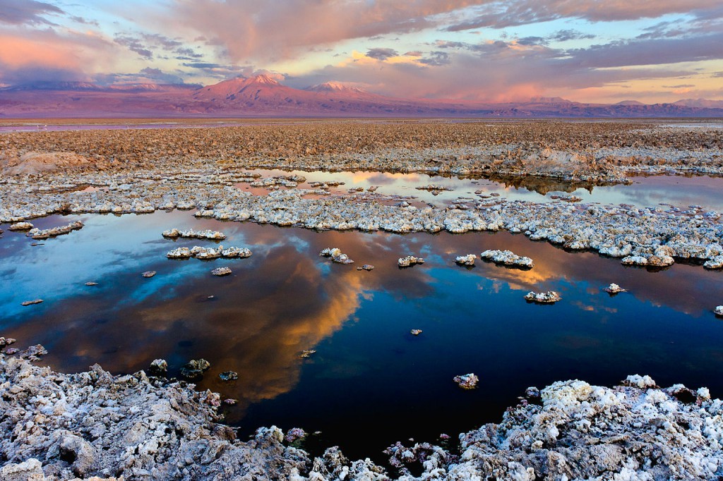 Reflejo del cielo sobre el Salar de Atacama