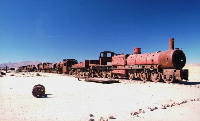 ruta-salar-uyuni-denomades-cementerio-trenes
