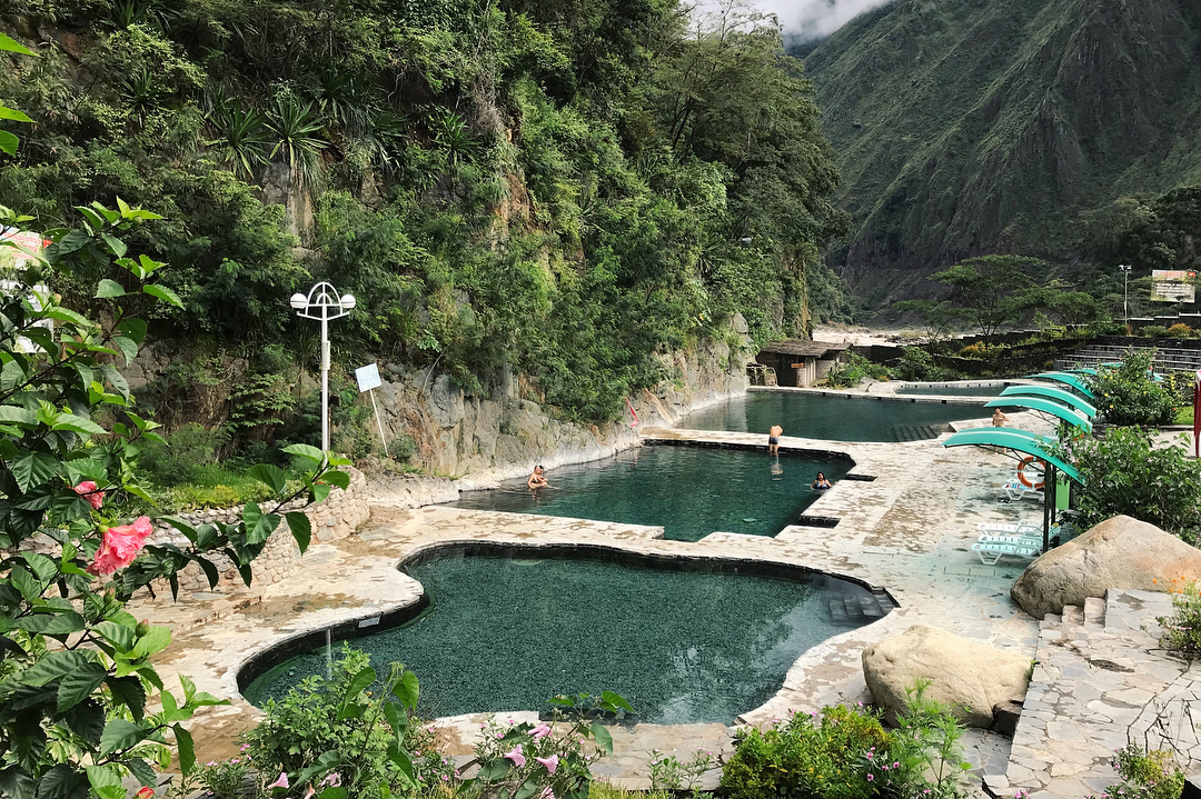 Tres piscinas termales dentro de selva peruana