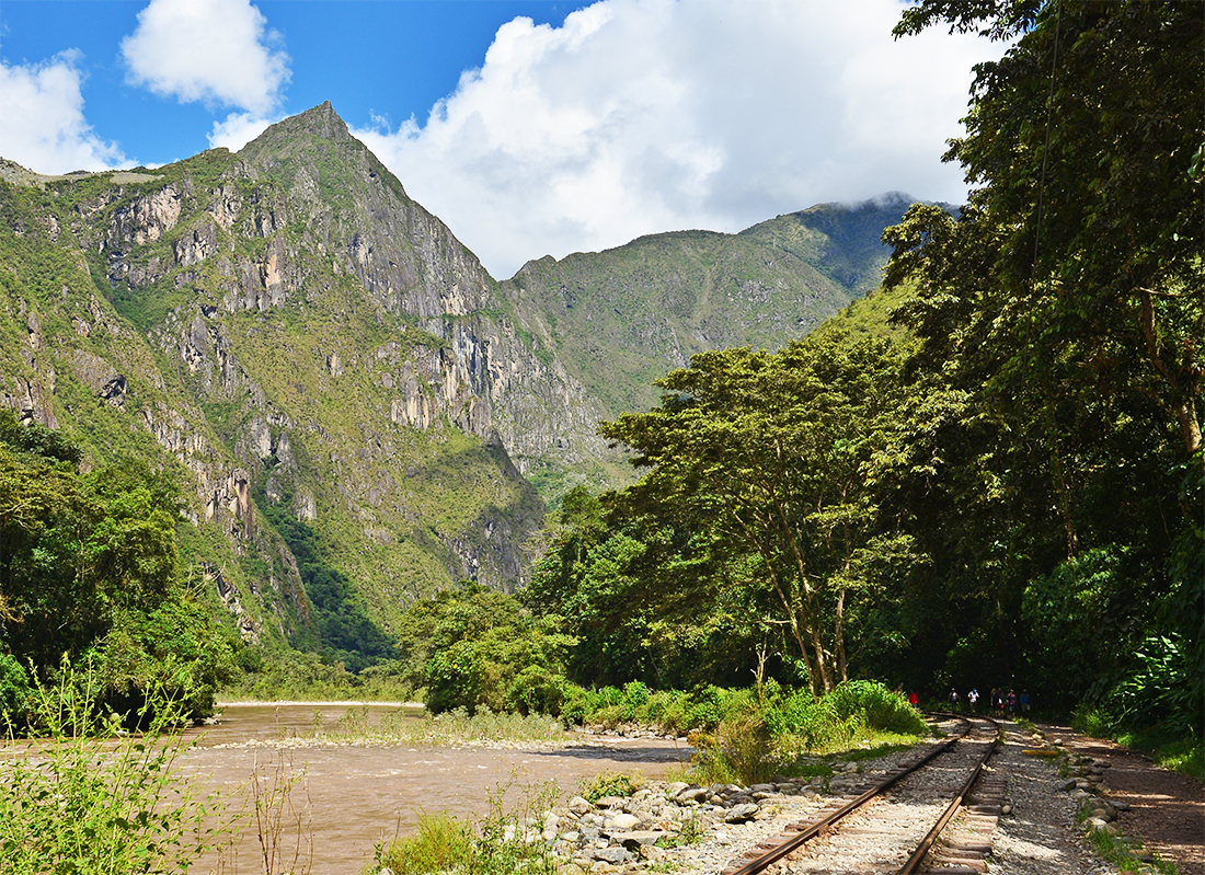 Vías del tren en camino hacia Machu Picchu