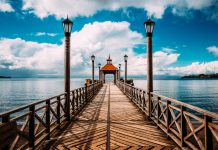Tripadvisor: Los 16 mejores panoramas en Chile por región Muelle peatonal frente al lago