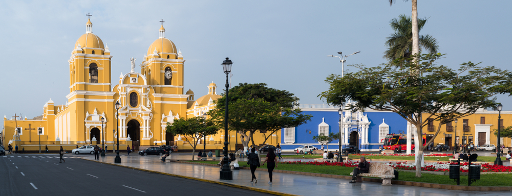 centro-trujillo Centro de trujillo con iglesia colonial