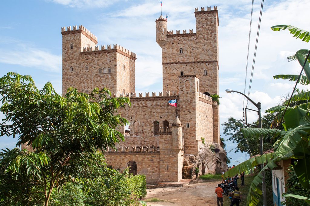 tour-lamas Castillo cerca de la ciudad de Tarapoto