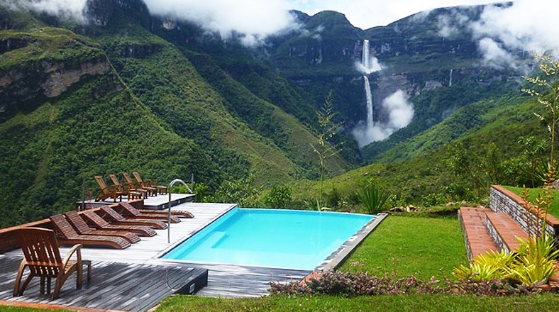 piscina-gocta Piscina en vista a hermosa catarata de gocta
