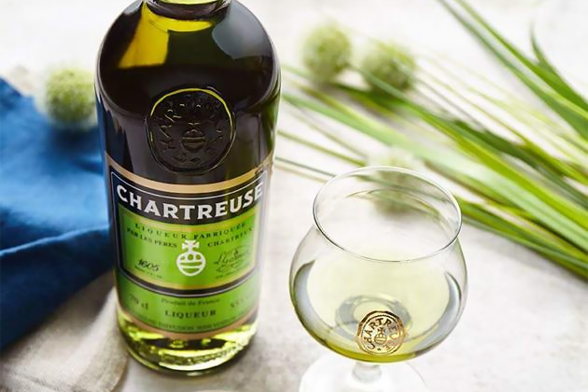 Versatile Liqueur Bottles to Stock for Your Home Bar Distiller