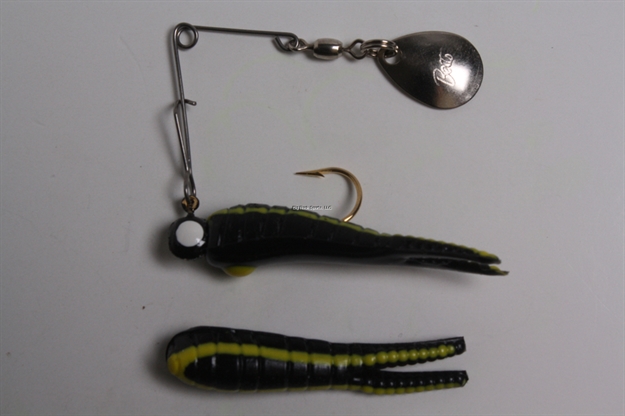 Picture of Betts Tackle Spin Split Tail Lure, 2", 1/8 Oz, Black/Yellow Stripes