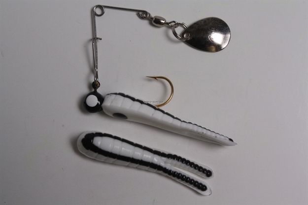 Picture of Betts Tackle Spin Split Tail Lure, 2", 1/8 Oz, White/Black Stripes