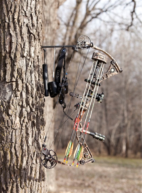 Picture of Big Game Hunting Multi-Hanger Screw-In Steel Hanger, Vinyl Coated Main Hook, 20 LB Capacity CR94-V