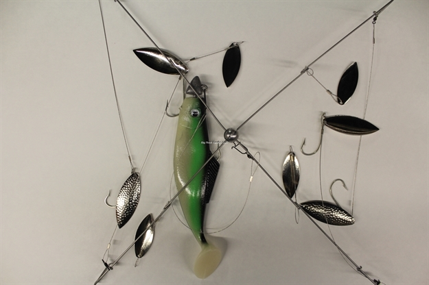 Picture of Felmlee Flash Dancer With Trailer Umbrella Rig With 8 Blades , 4 Hooks And AN 8" Trailer Shad