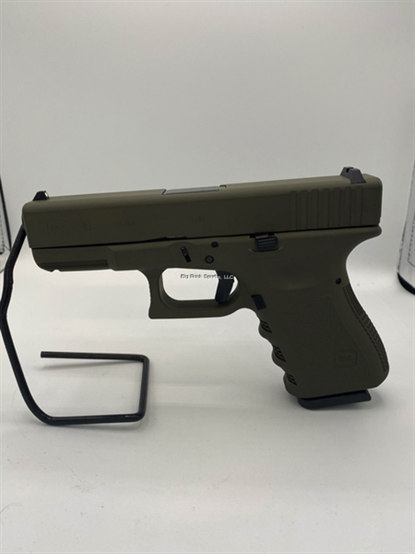 Picture of Glock G19 Gen 3 Semi Auto Pistol, 9Mm, 4" 15Rd Bbl, Fixed, Compact Frame, OD Green