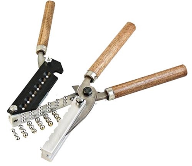 Picture of  Lee Precision 90192 Mold 000 Buckshot With Handle 70 GR 12 Gauge Steel W/Wood Handle Capacity 2 Bullets 734307901929