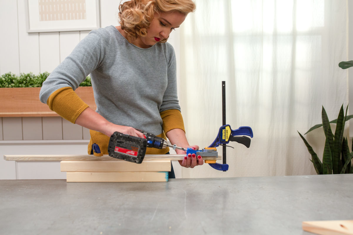 drill holes with the help of a Kreg Jig drill holes with the help of a Kreg Jig