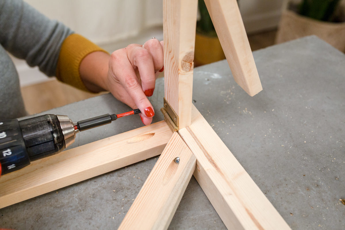 Drill the hinged pieces in place Drill the hinged pieces in place