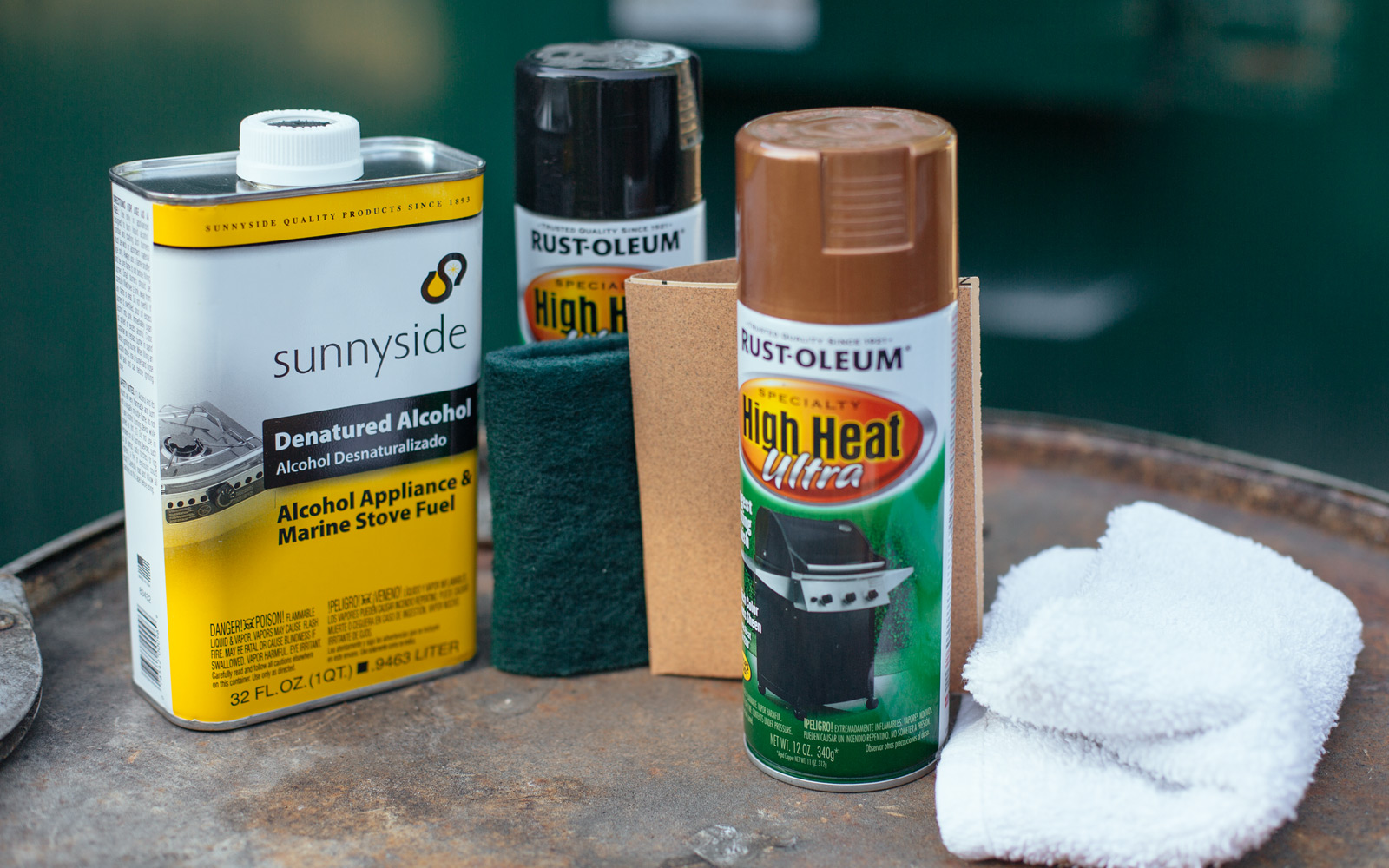 an image of rustoleum spray paints and materials to use to spray paint a fire pit