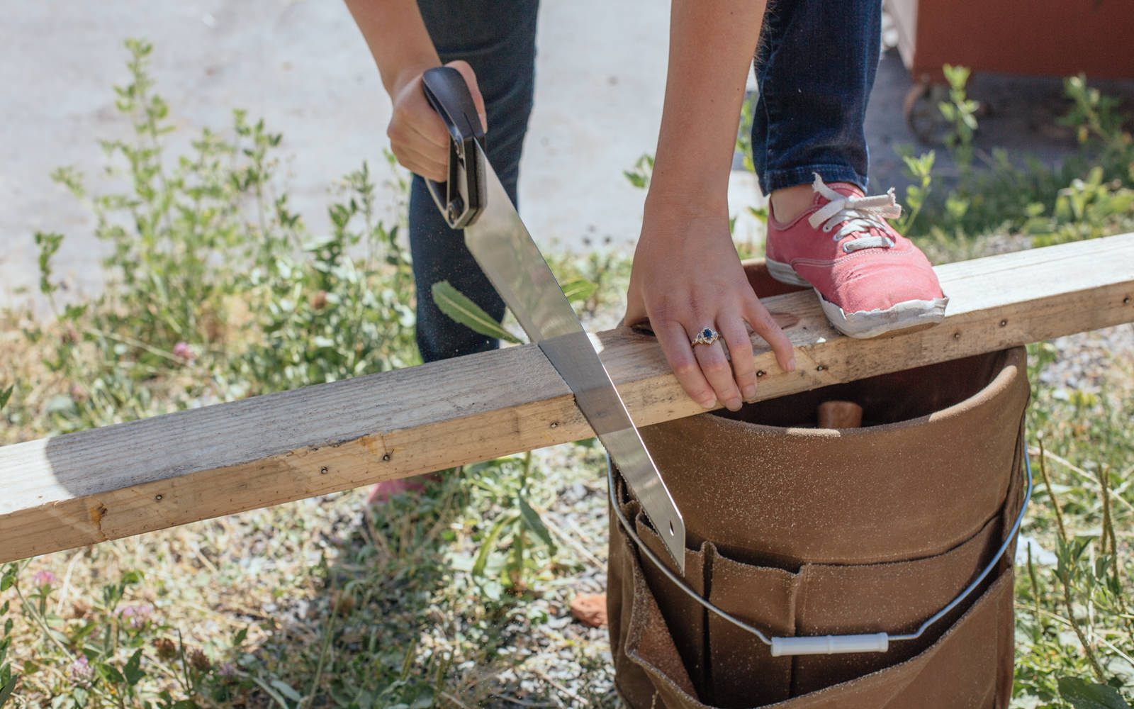 sawing pallet wood sawing pallet wood