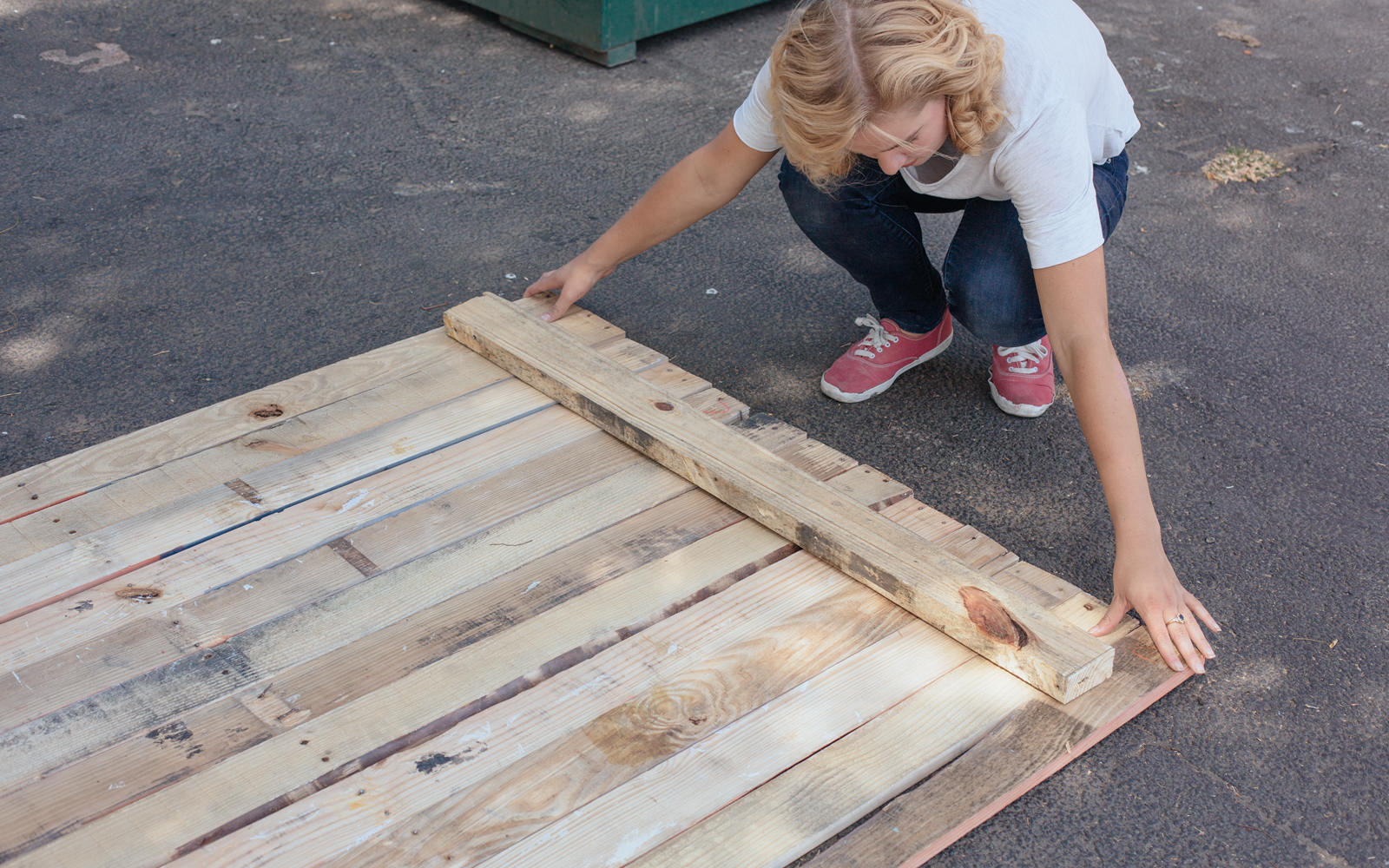 pallet sign pallet sign