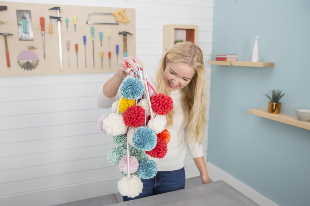 How to Make a PomPom Tree Topper