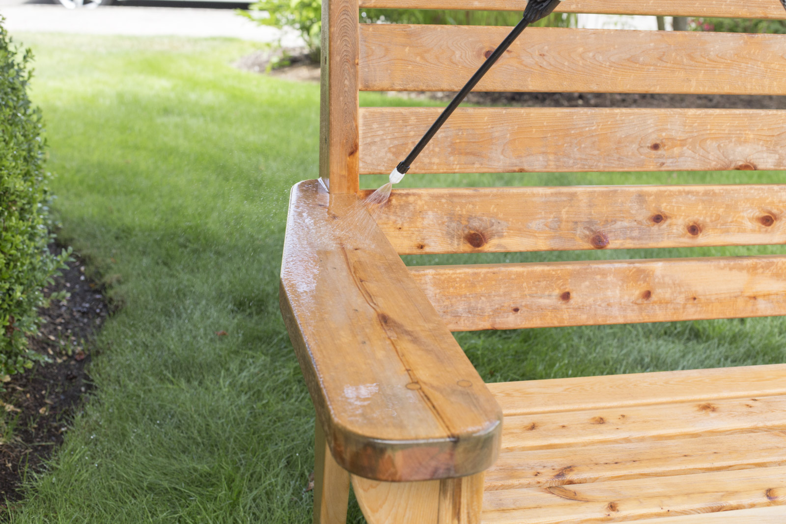 How to Refinish a Weathered Bench Using DIY Methods