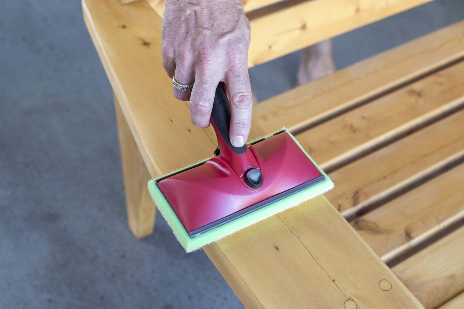 How to Refinish a Weathered Bench Using DIY Methods