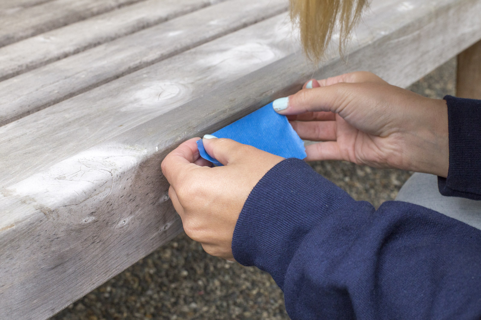 How to Refinish a Weathered Bench Using DIY Methods