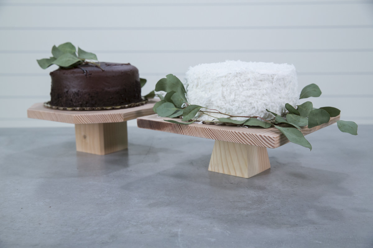 Wooden Cake Turntable For Decorating And Icing