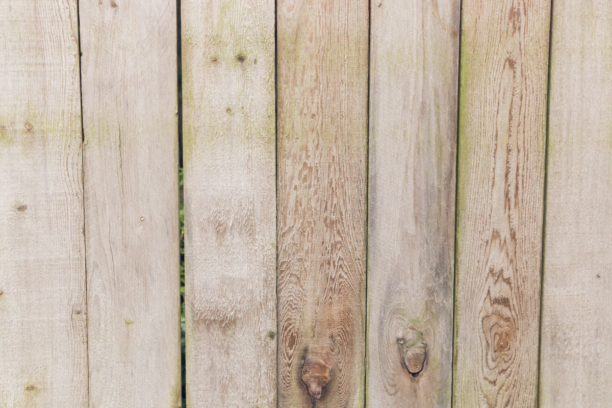 How to Refresh a Cedar Fence With Wet &