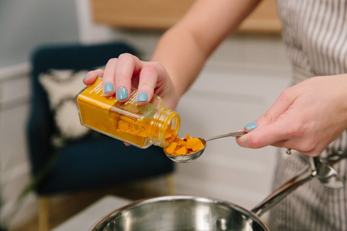 measuring turmeric measuring turmeric