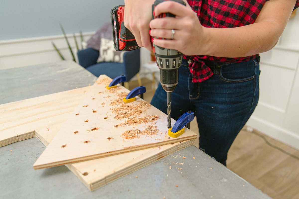Take into account the size of your christmas lights when choosing a drill bit Take into account the size of your christmas lights when choosing a drill bit