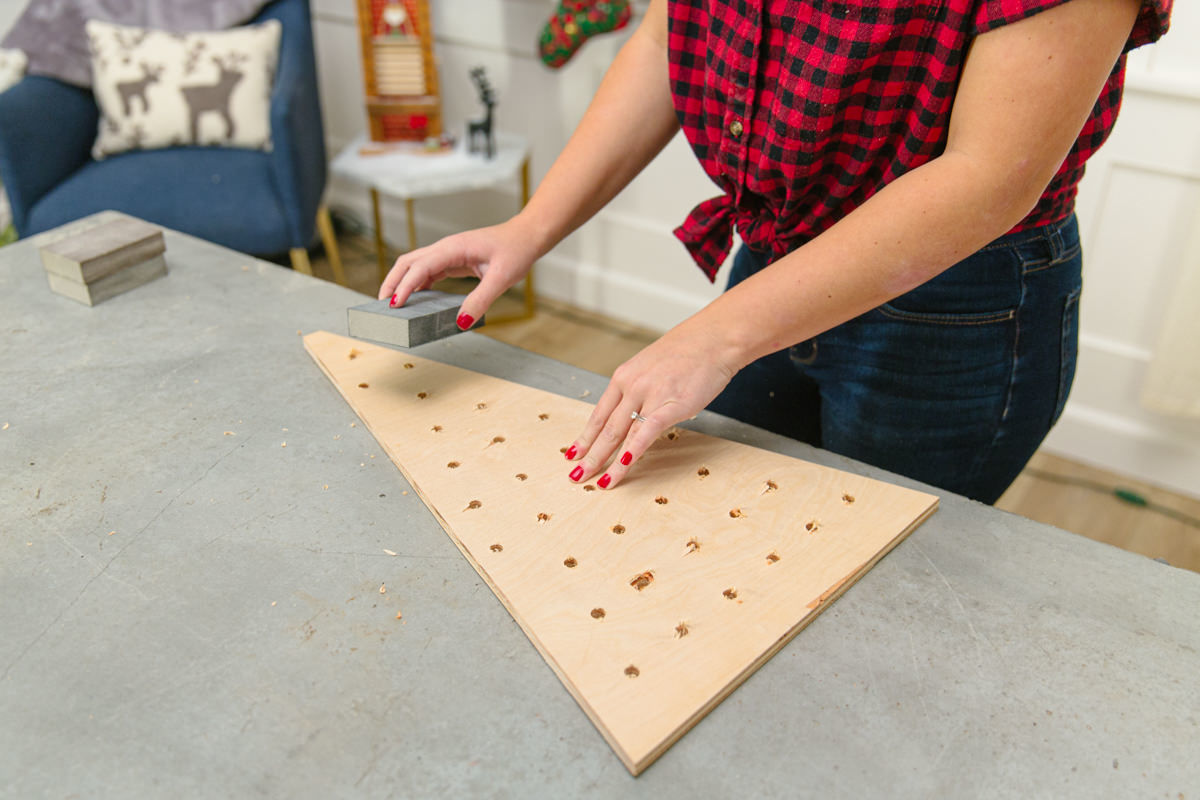 Sand the wood with 150-grit sandpaper Sand the wood with 150-grit sandpaper