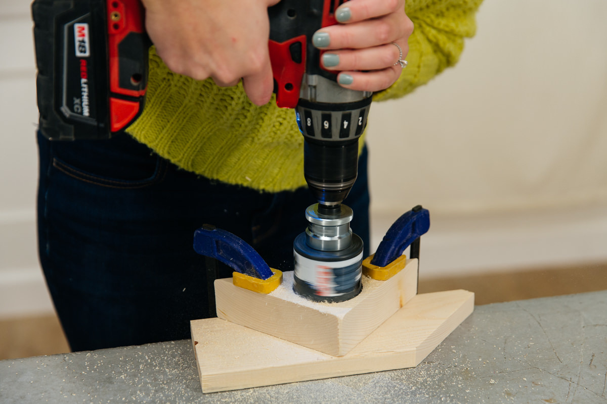 drill hole with hole saw drill hole with hole saw