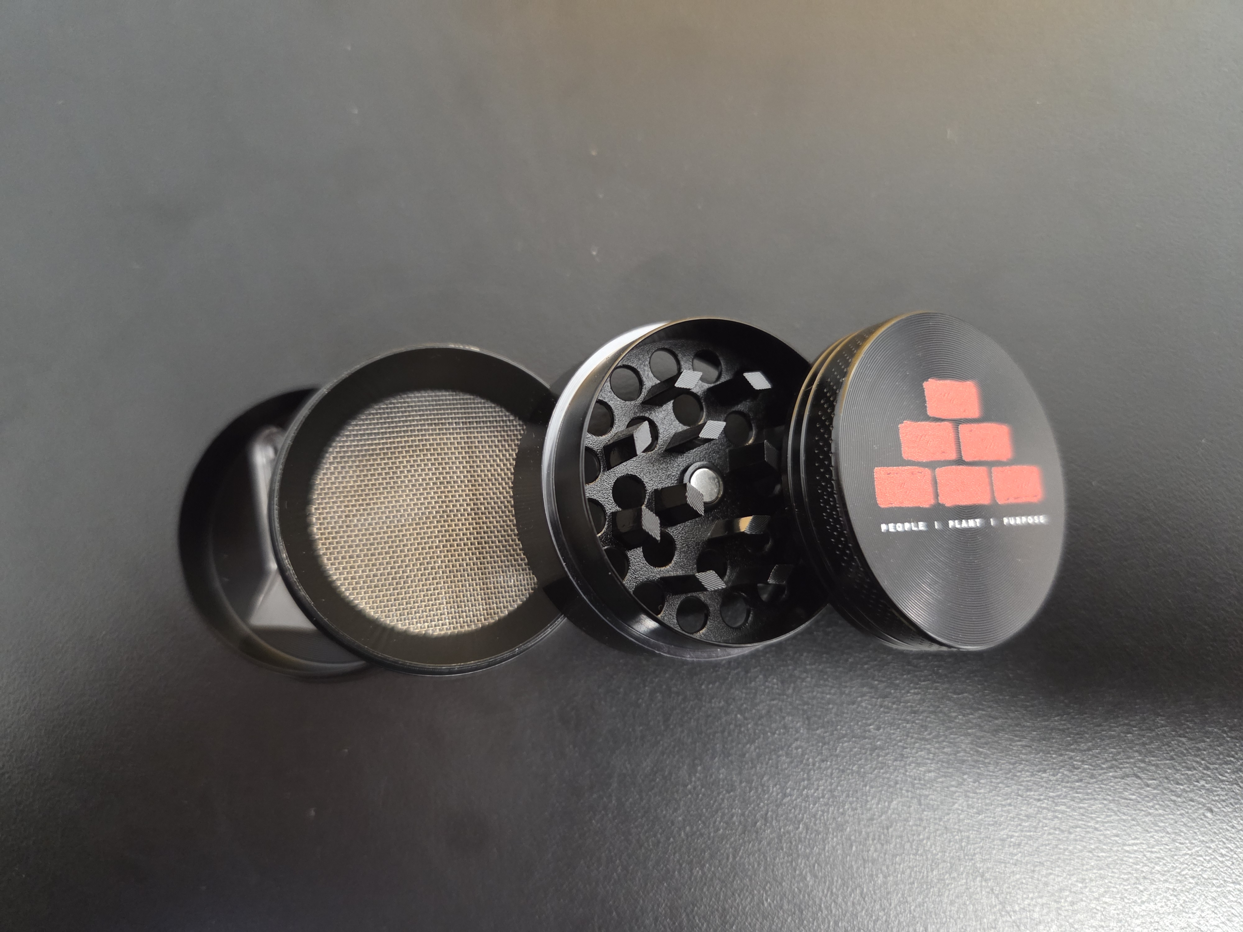 6B | Grinder | Black w/Red | 40mm