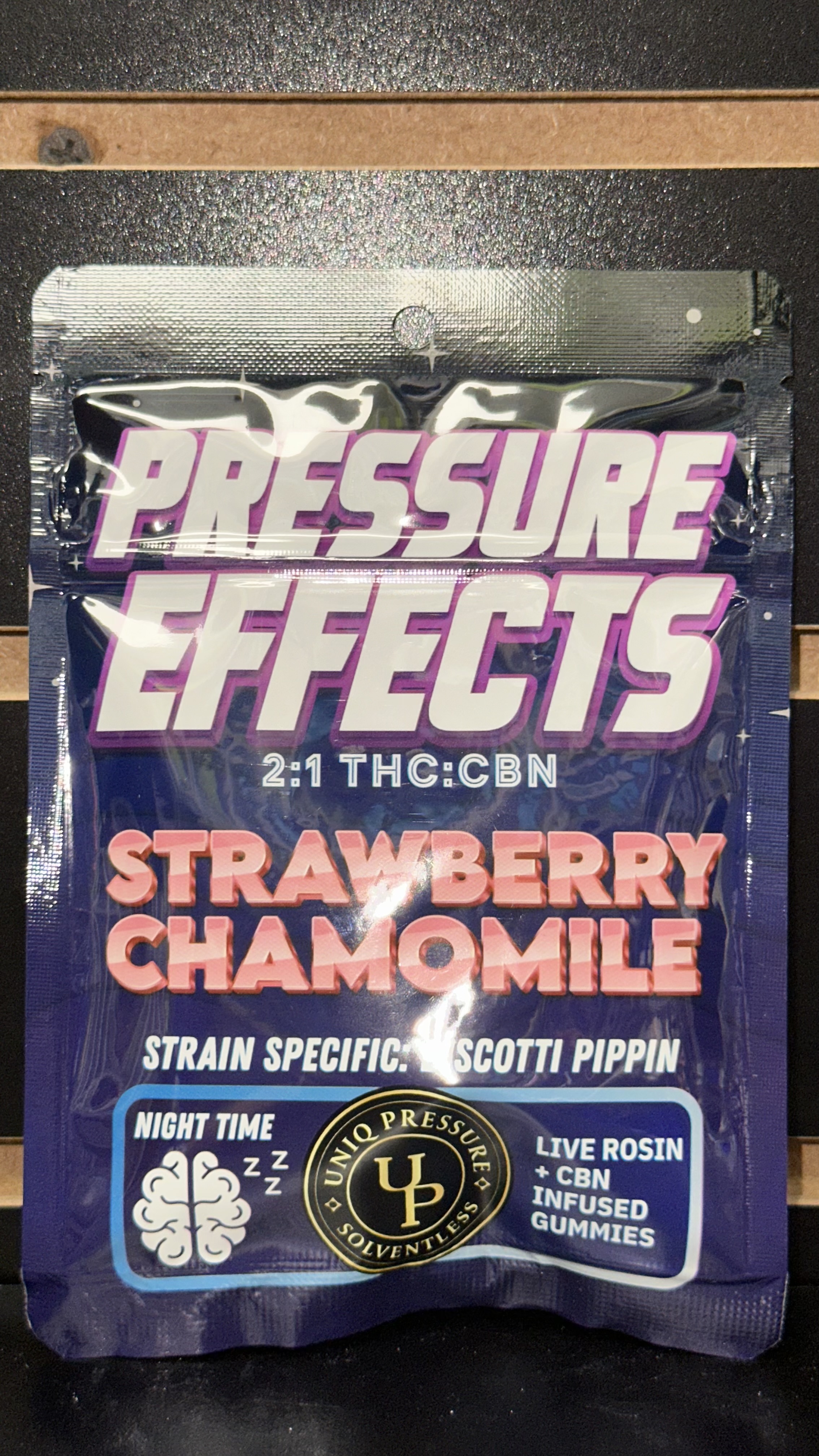 Uniq Pressure - Pressure Effects - Strawberry Chamomile 2:1 THC:CBN - 200mg Rosin Gummies (10x20mg)