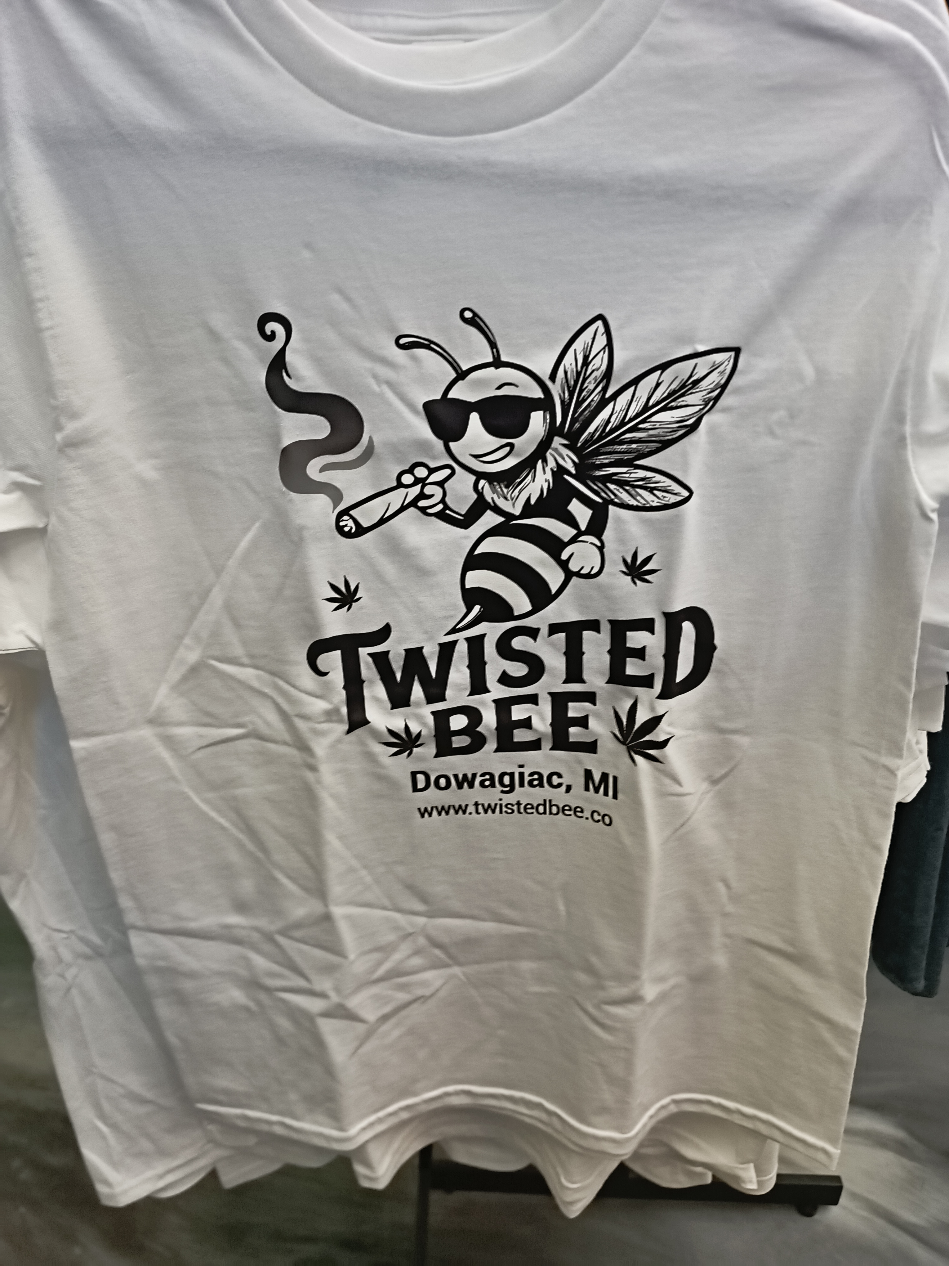 Smoking Bee | T-Shirt | White | XL