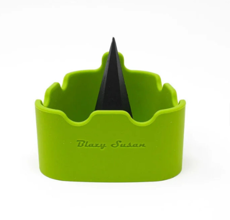 Deluxe Silicone Ashtray with Poker