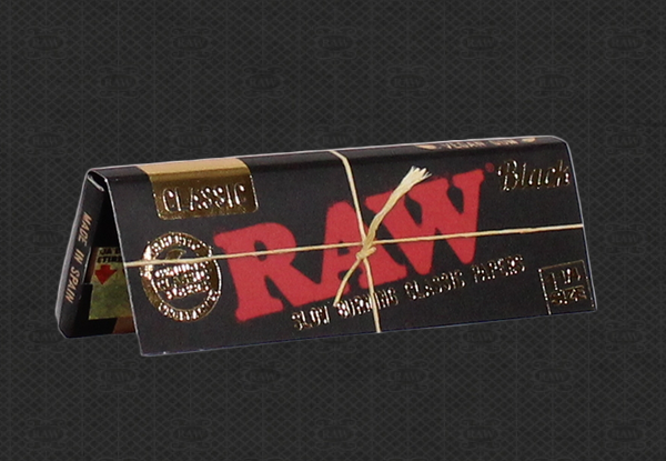 Raw Classic 1 1/4 rolling papers | Black product photo