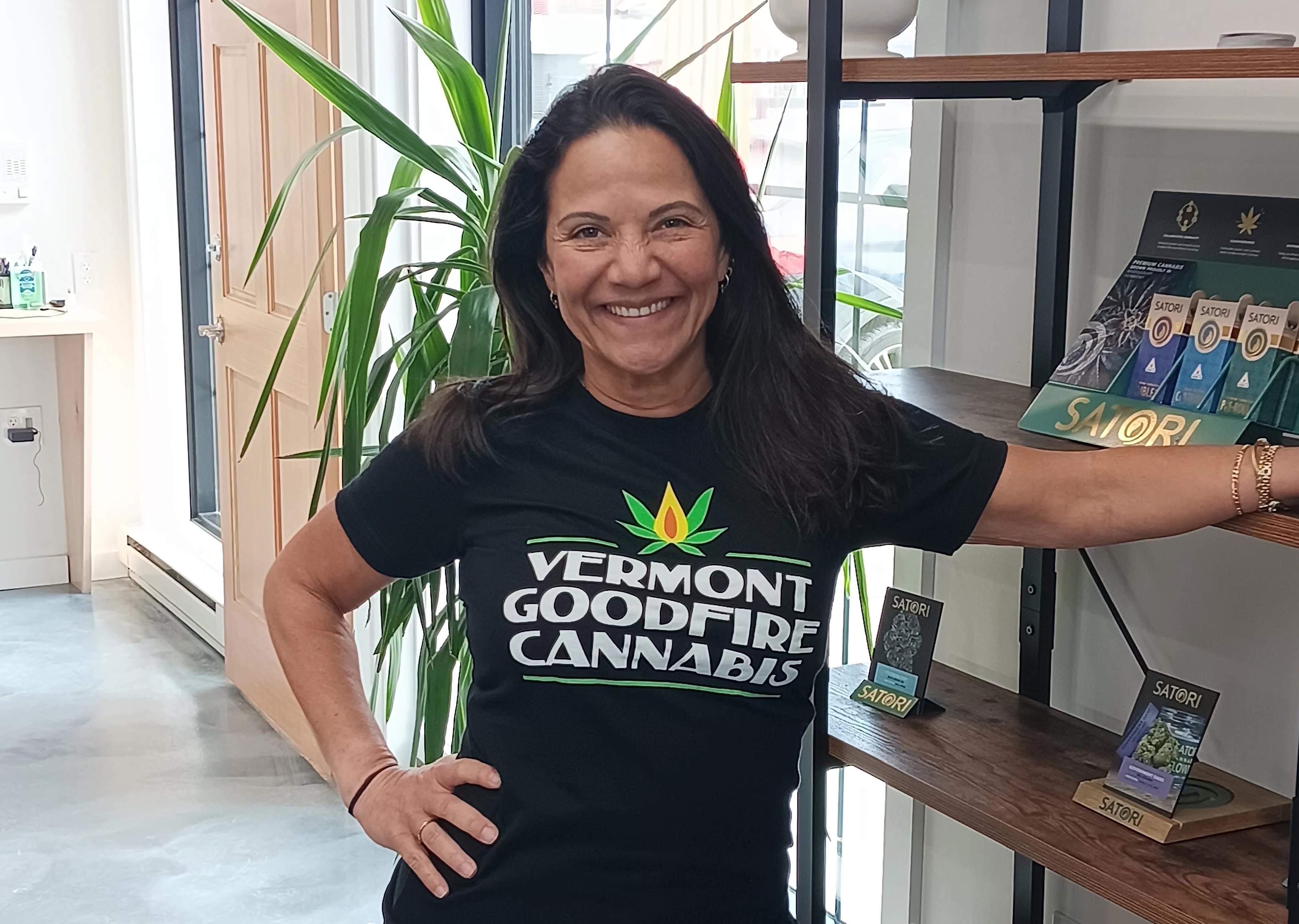 T-Shirt (2XL) - VT Goodfire Cannabis (White)
