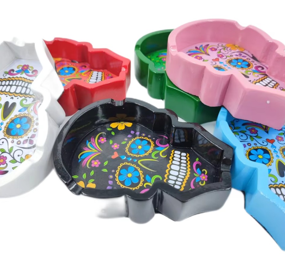 Polly Resin Skull Ashtray