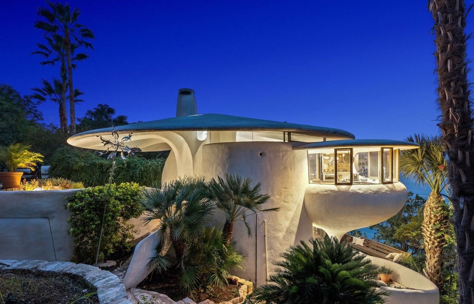 Built in 1979 by John Covert Watson, the Sand Dollar House is one of the most architecturally significant homes on Lake Travis.