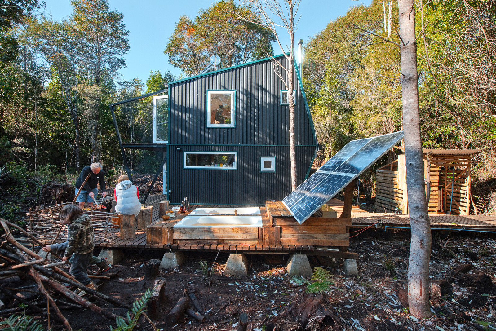 A worm filter system treats all of the home’s black water, producing fertilizer to regenerate the soil.