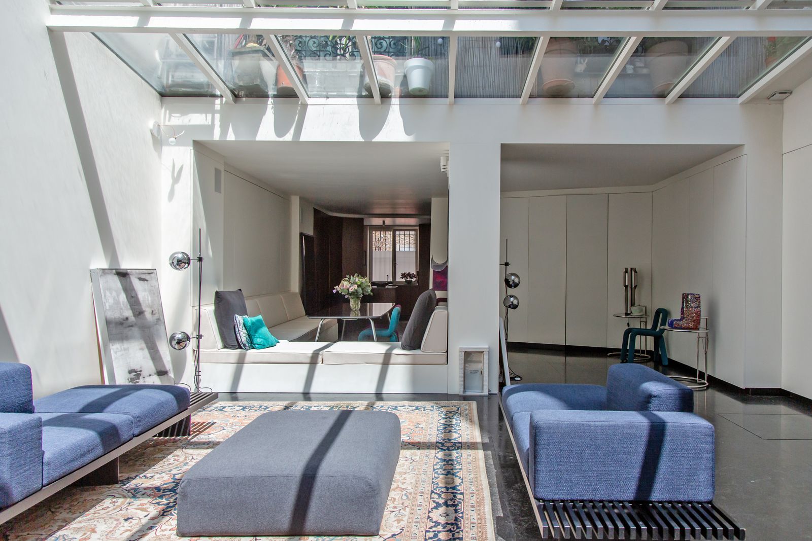 Set in an 18th-century building in the 3rd arrondissement, the property includes a small commercial space and the sun-soaked flat above it.