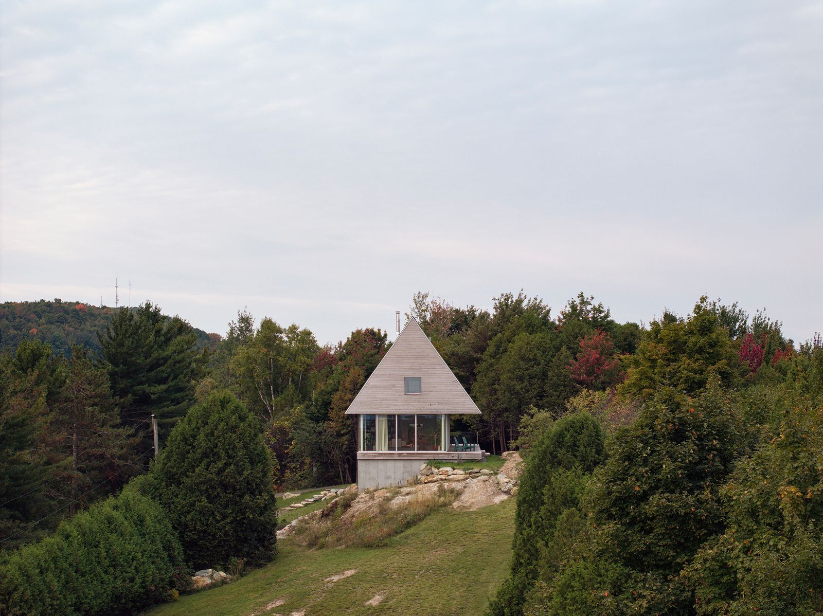 In rural Quebec, La Shed Architecture designed a simple gabled home that echoes the form of the region’s traditional barns.