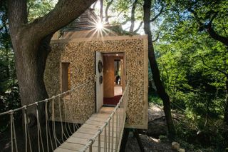 Three Award-Winning Tree Houses Hit the Market in England Starting at £2M