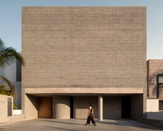 How a Family’s Annual Mole-Making Ritual Shaped Their Monolithic Mexico Home