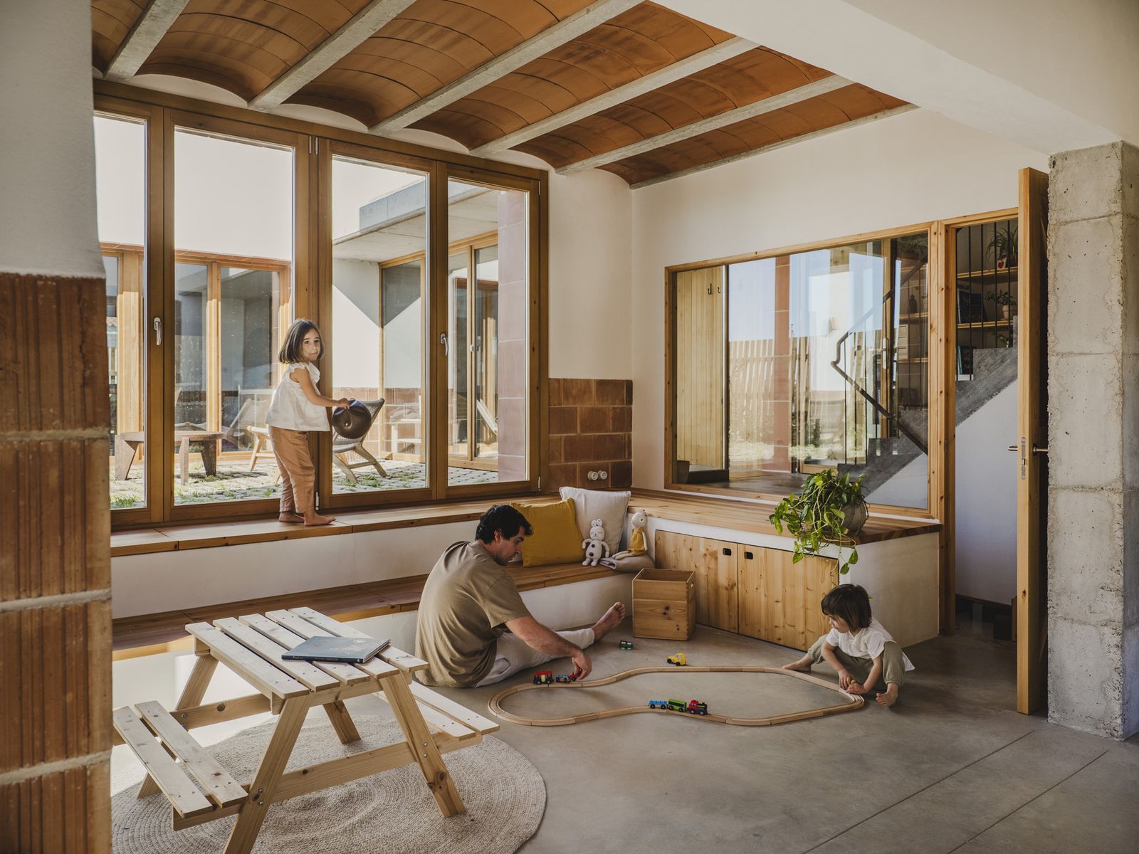 Slow Studio used passive design principles to craft a flexible home with a thriving garden on a tricky L-shaped lot overlooking Spain’s Costa Daurada.

