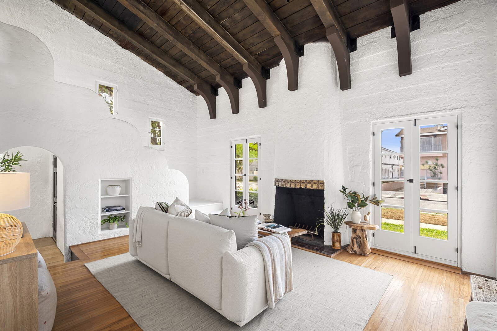 Photo 2 of 4 in Treasured History in Culver City by Luxury Homes