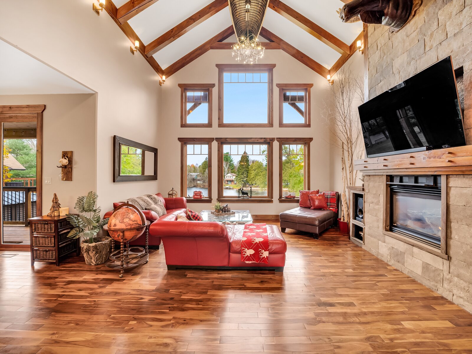 Photo 2 of 4 in Luxury Waterfront Living in Fenelon Falls by Luxury