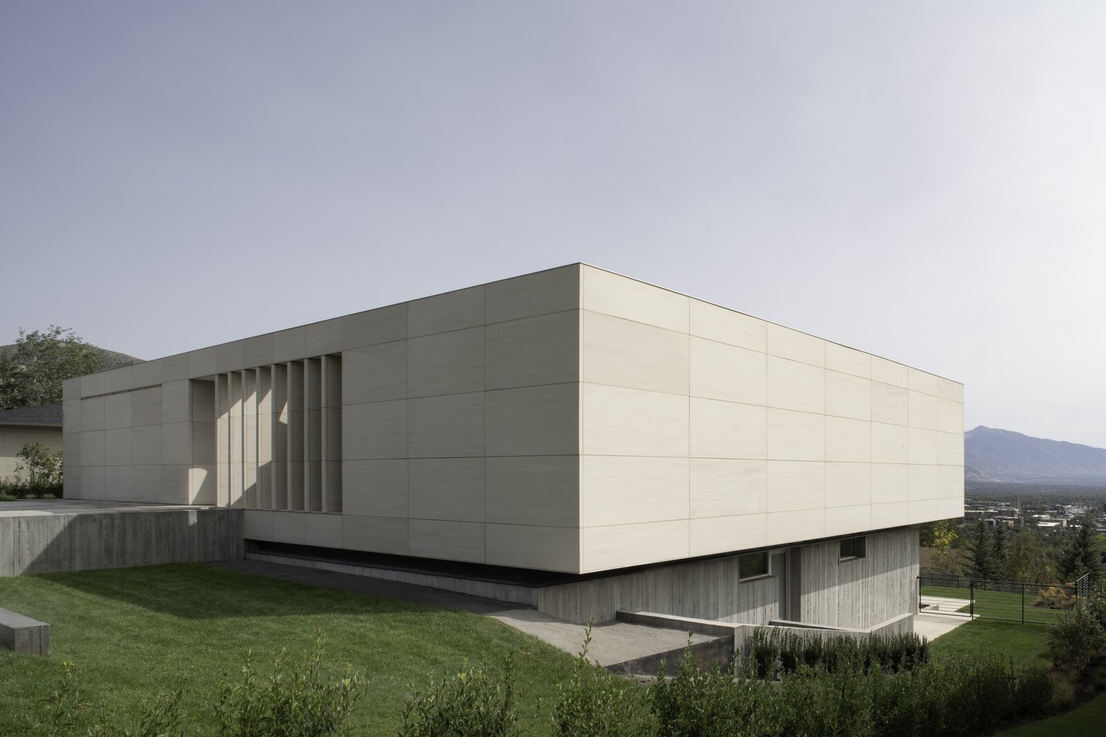 Photo 3 of 12 in Oikos Residence by Design Agency Co. Dwell