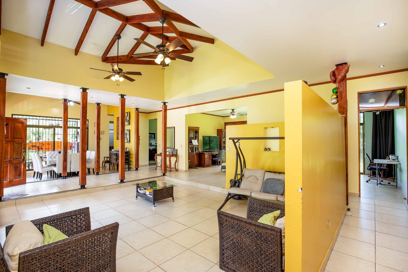 Photo 7 of 22 in Naranjito family house by 2Costa Rica Real Estate Dwell